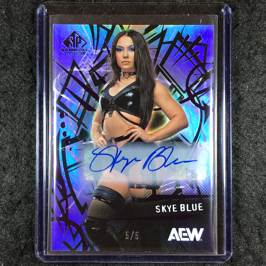 2025 AEW SP Game Used SKYE BLUE Base Autograph Purple 5/5 #43
