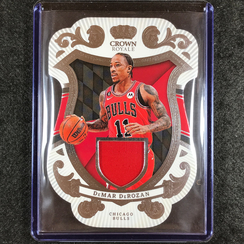 2023-24 Crown Royale DEMAR DEROZAN Coat of Arms Jersey Relic No. DEM