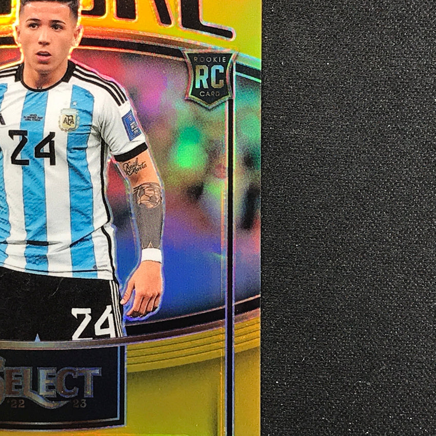 2022-23 Select Fifa Enzo Fernandez Select Future Rookie Gold Prizm 9/10