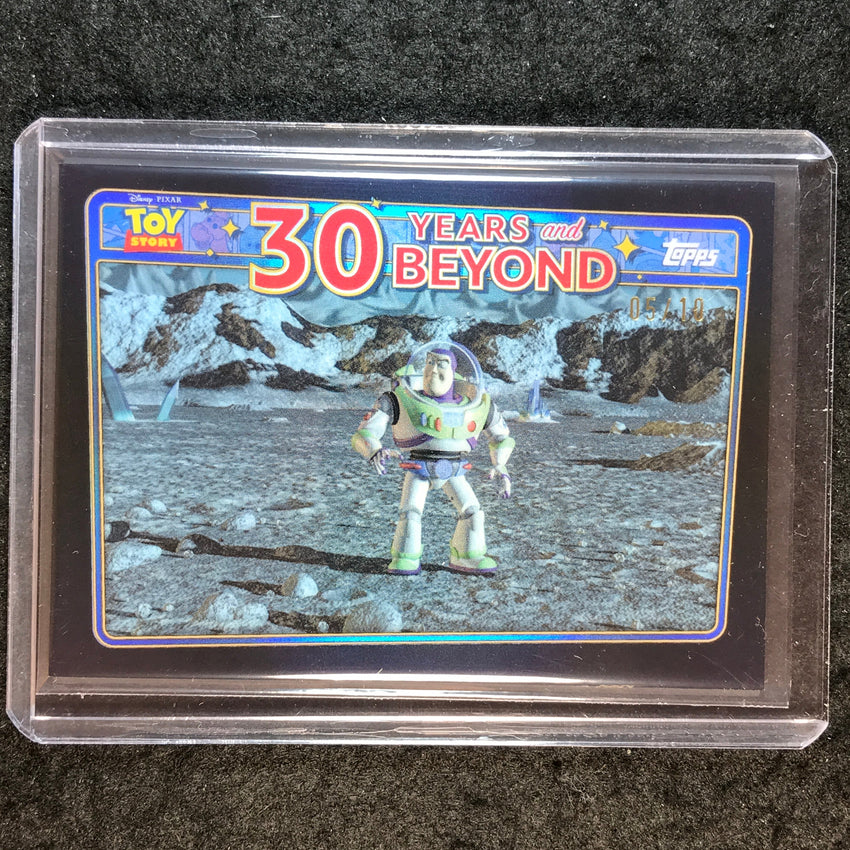 2025 Topps Toy Story NO SIGN OF INTELLIGENT LIFE 30 Years And Beyond Black 5/10