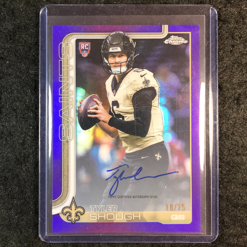 2025 Topps Chrome Football TYLER SHOUGH Chrome Rookie Auto Purple 18/75