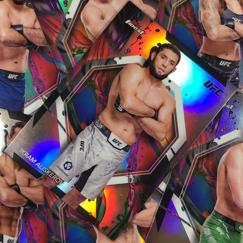 2024 Topps Finest UFC ZHANG WEILI Common Refractor #17