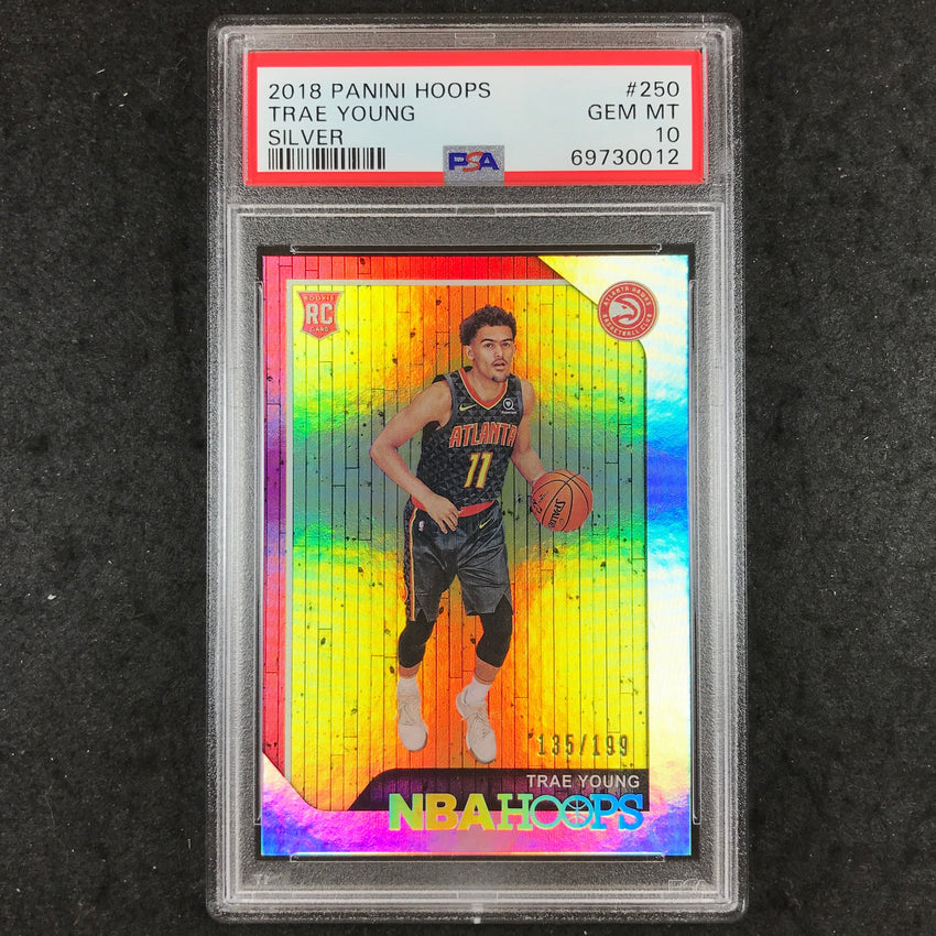 2018 Panini Hoops TRAE YOUNG Rookie Silver 135/199 #250 PSA 10 (012)