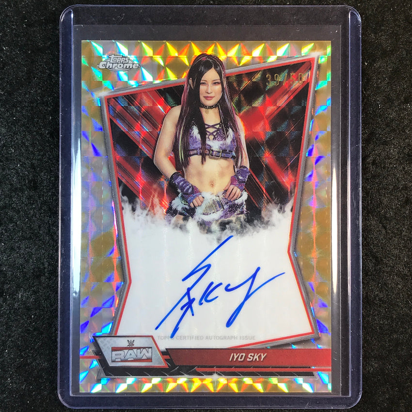 2026 Topps Chrome WWE IYO SKY Red Brand Auto Gold Geometric 39/50