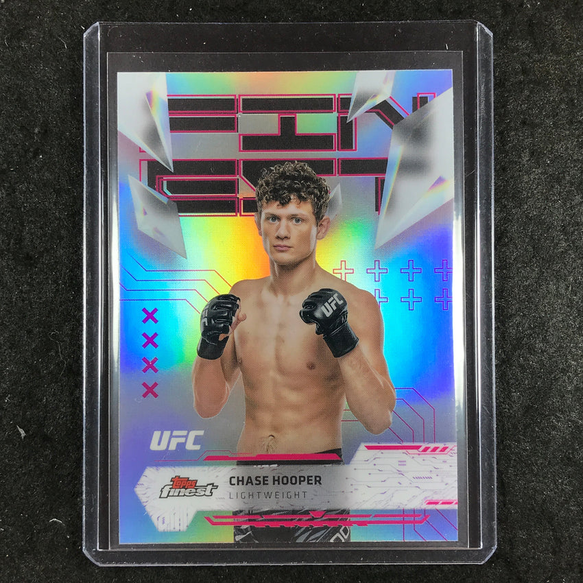 2025 Topps Finest UFC CHASE HOOPER Uncommon Refractor #111