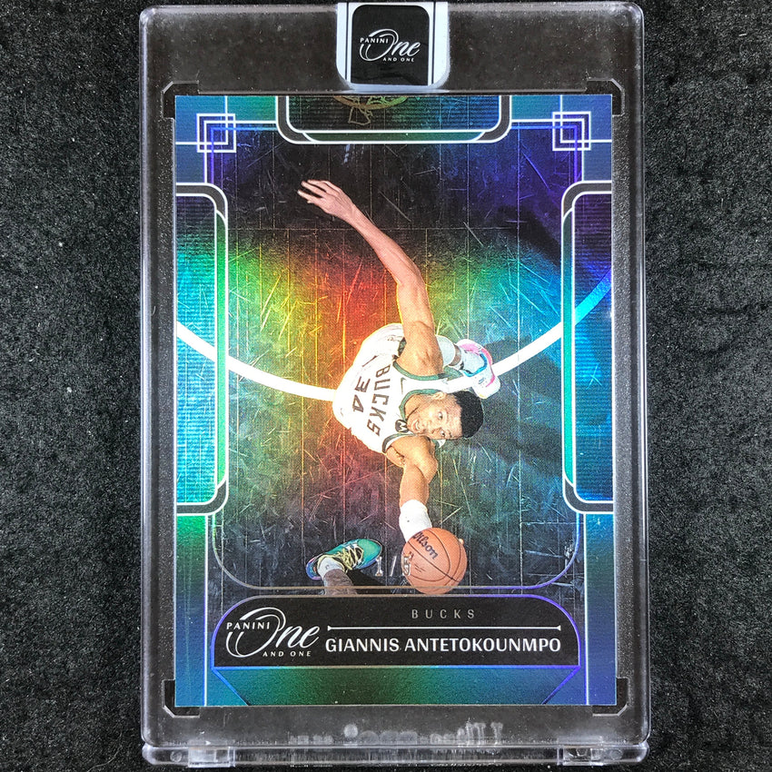 2023-24 One and One GIANNIS ANTETOKOUNMPO Base Green 1/5 #70