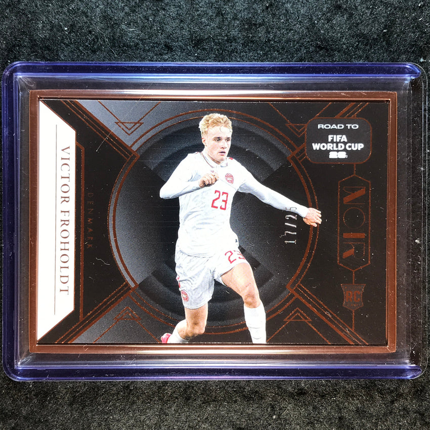 2025-26 Noir Road to FIFA World Cup VICTOR FROHOLDT Base Bronze Frame 17/25 #176