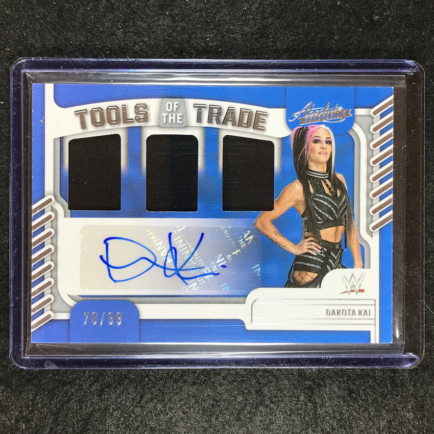 2023 Chronicles WWE DAKOTA KAI Tools of the Trade Relic Auto 76/99