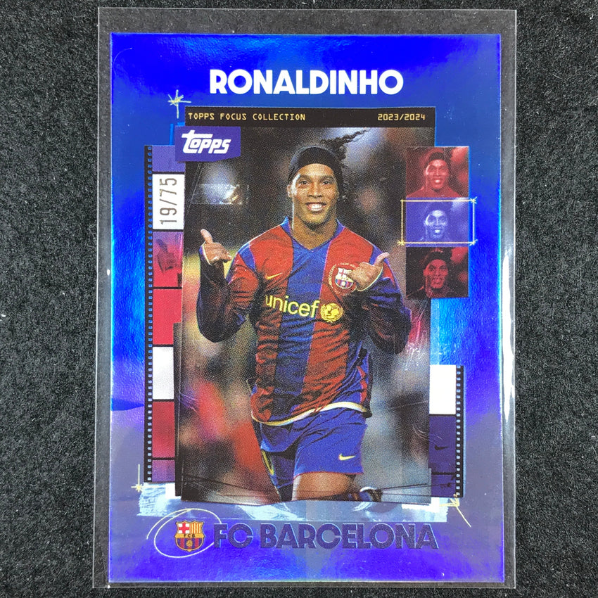 2023-24 Topps Focus Barcelona RONALDINHO Snapshots Blue Rainbow Foil 19/75 #18