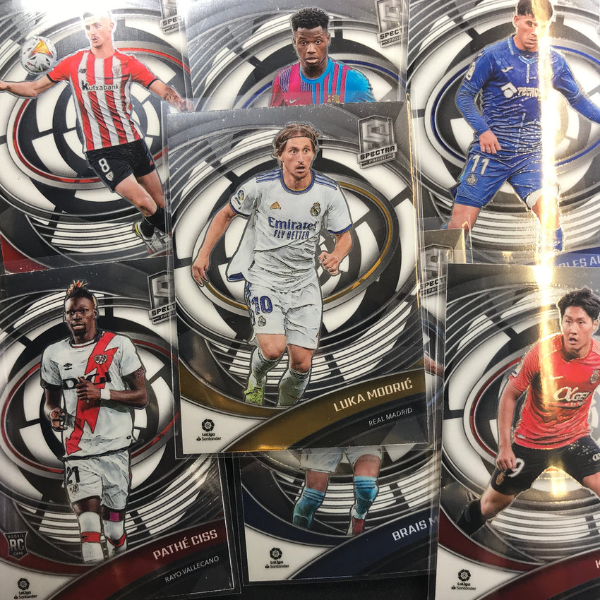 2021-22 Chronicles La Liga ADRIAN EMBARBA Spectra Rookie Base #260