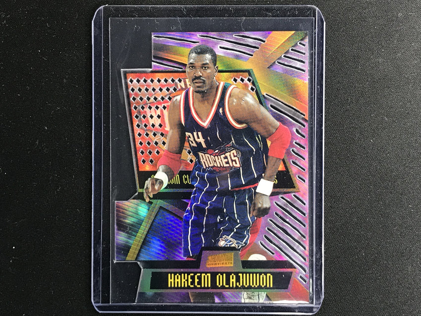 1998-99 Stadium Club HAKEEM OLAJUWON Triumvirate Die Cut #T9C-Cherry Collectables