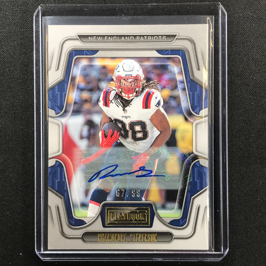 2022 Playbook Rhamondre Stevenson Base Signatures Auto Gold 67/99
