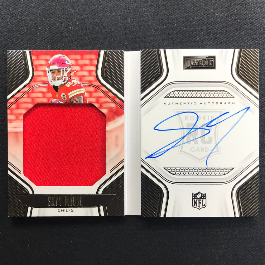 2022 Playbook Skyy Moore Rookie Playbook Jersey Auto Booklet Silver 55/299