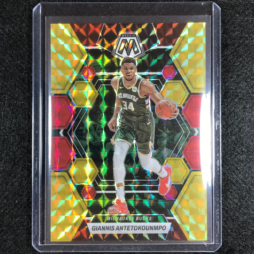 2022-23 Mosaic Giannis Antetokounmpo Choice Fusion Red And Yellow 16/88 No 15
