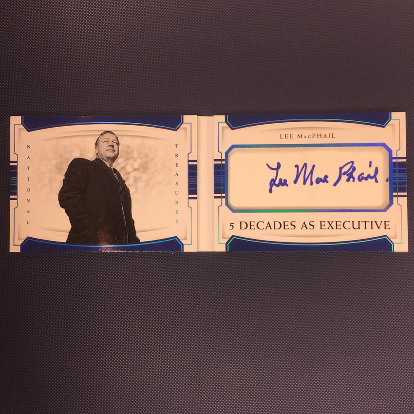 2018 National Treasures LEE MACPHAIL Cut Signatures Booklet Auto /10-Cherry Collectables